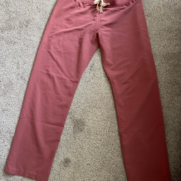 Figs Women’s scrubs. Mauve. Size Medium top and bottom. - Picture 3 of 3